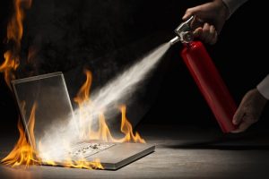 Tại sao laptop bị nóng, cách khắc phục?