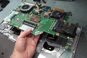 Định nghĩa của main laptop là gì?