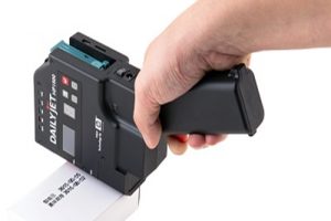 Tất cả các yếu tố như điều kiện làm việc, bảo quản, thao tác sử dụng,... cũng một phần quyết định tuổi thọ của máy in date